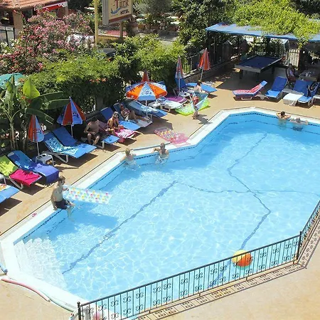 魔力郁金香海滩酒店 酒店 厄吕代尼兹