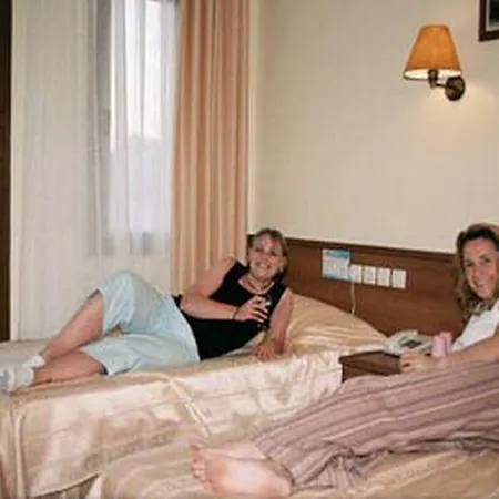 魔力郁金香海滩酒店 酒店 厄吕代尼兹