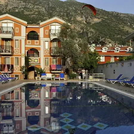 魔力郁金香海滩酒店