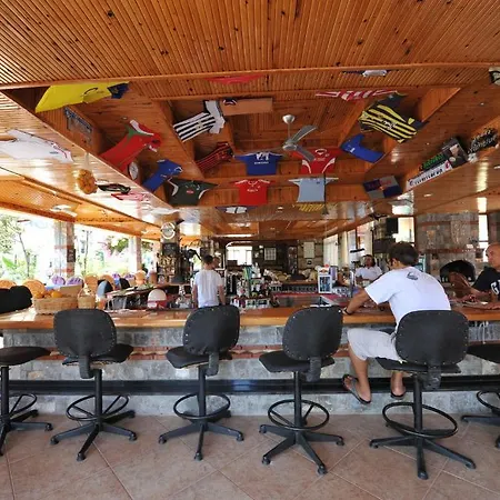 魔力郁金香海滩酒店 酒店 厄吕代尼兹